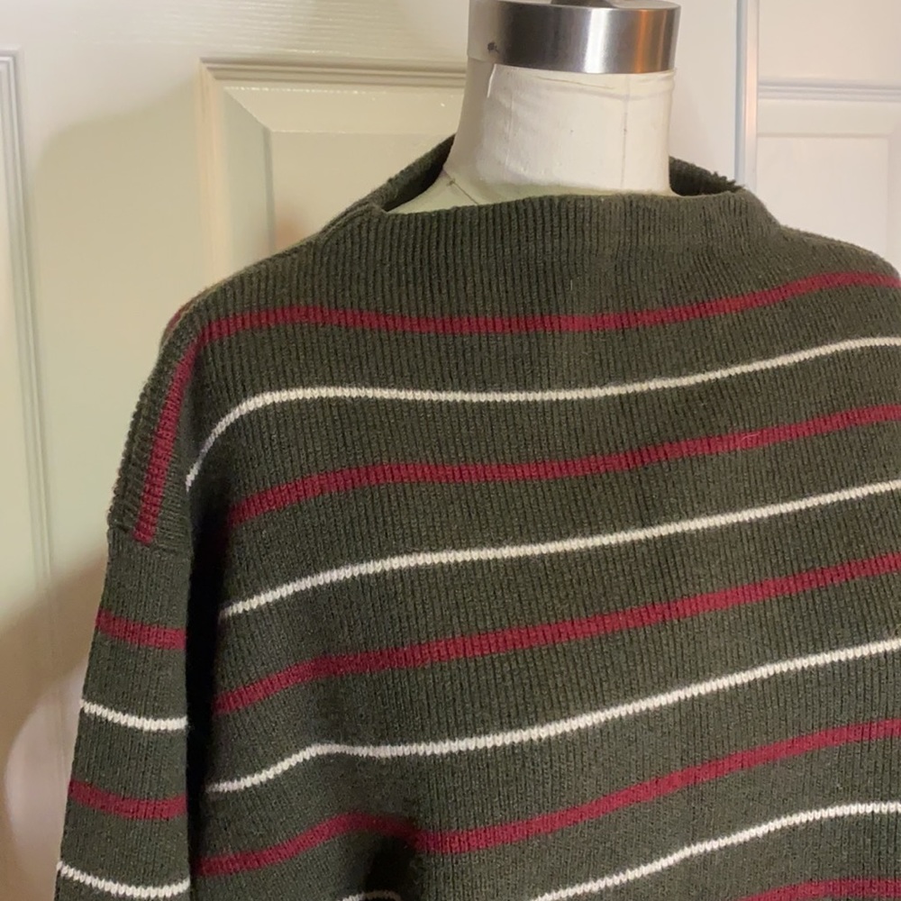 Vintage 100% Wool Knit Green sweater with red and white stripes - size M… - Picture 3 of 6